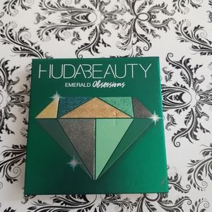 HUDA Beauty eyeshadow pallet